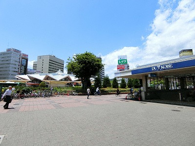 JR神戸駅北口のデュオこうべサンポルタ広場地上部