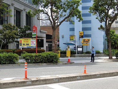ハウジング・デザイン・センター神戸駐車場入り口