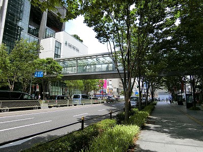 グランフロント大阪南館と北館の連絡橋