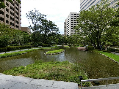 グランフロント大阪オーナーズタワーの東側庭園