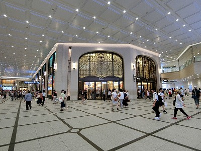 阪急うめだ本店コンコース広場入口