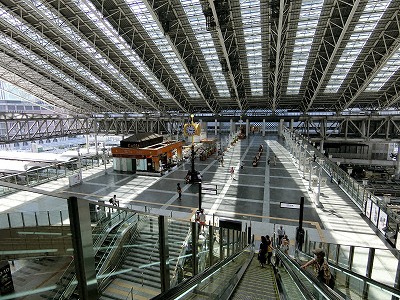 大阪ステーションシティ橋上駅舎5F屋上の時空の広場