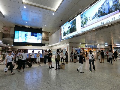 大型ビジョンBIGMANと紀伊國屋書店梅田本店