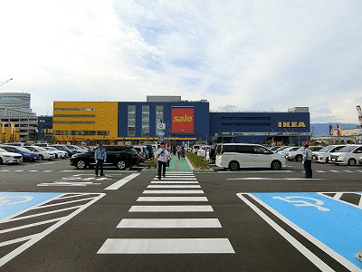 東京インテリア家具神戸店から見たイケア神戸店