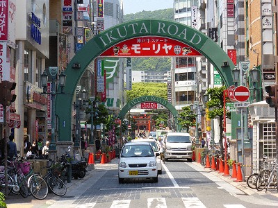 生田ロードは生田神社の参道