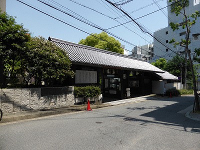 生田神社西門（駐車場入口）