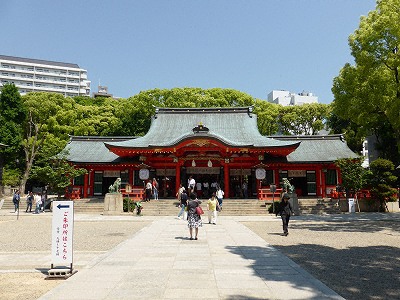 生田神社拝殿