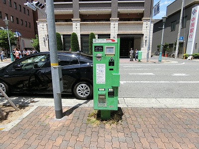 パーキングチケット発給機（栄町通）