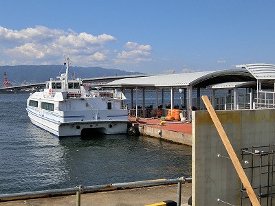 神戸関空ベイシャトルと海上アクセスターミナル桟橋