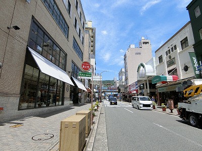 神戸BAL（神戸バル）前のトアロード