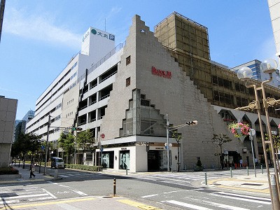 大丸神戸店南側の立体駐車場・BLOCK30大丸カーポート