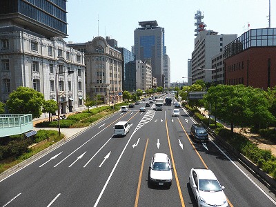 神戸元町エリアの南側を東西に走る国道2号線