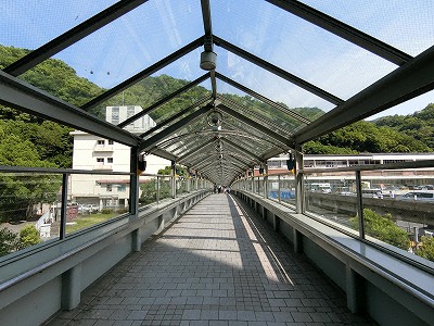 新幹線新神戸駅と新神戸オリエンタルシティの3F連絡橋