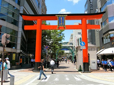 いくたロード（生田筋）は生田神社参道