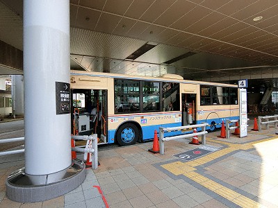 三宮バスターミナルの神戸市営バス4番乗り場（25系統森林植物園方面行きに乗車）